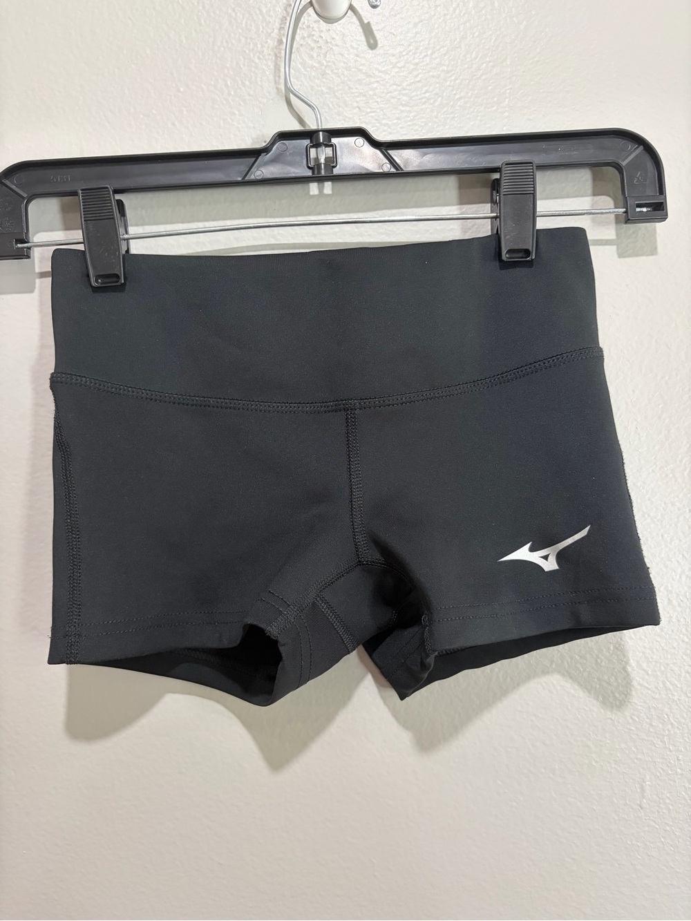Mizuno Girl’s size M Black Volleyball Performance Stretch Shorts